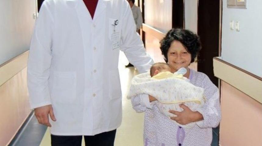 Denizli&rsquo;de 110 Santimetrelik Annenin 46 Santimetrelik &Ccedil;ocuğu Oldu