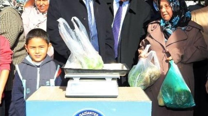 Başkan Tahmazoğlu Semt Pazarında İncelemelerde Bulundu