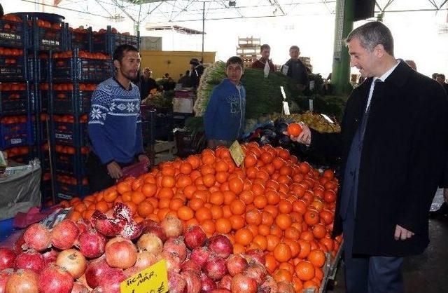 Başkan Tahmazoğlu Semt Pazarında İncelemelerde Bulundu