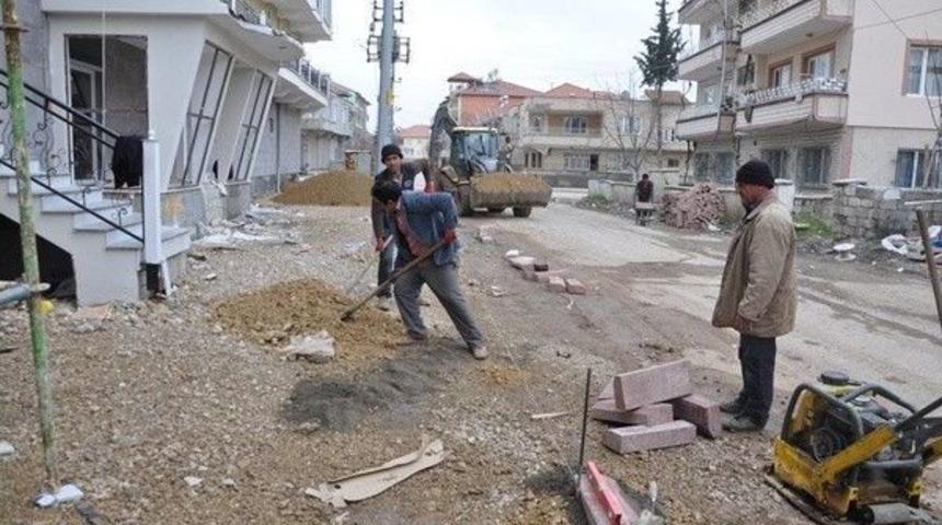 G&ouml;lbaşı&rsquo;nda Yol Ve Kaldırım D&uuml;zenleme &Ccedil;alışmaları