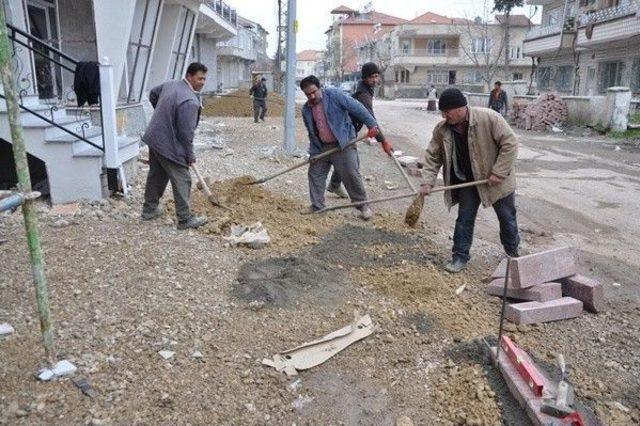 Gölbaşı’nda Yol Ve Kaldırım Düzenleme Çalışmaları