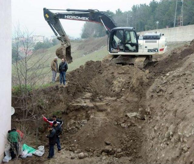 İnşaat Çalışması Sırasında Tarihi Mezar Ortaya Çıktı