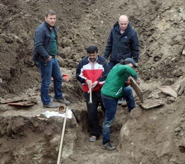 İnşaat Çalışması Sırasında Tarihi Mezar Ortaya Çıktı