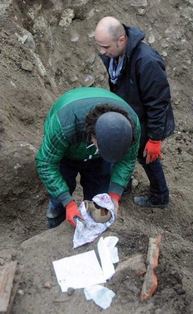 İnşaat Çalışması Sırasında Tarihi Mezar Ortaya Çıktı