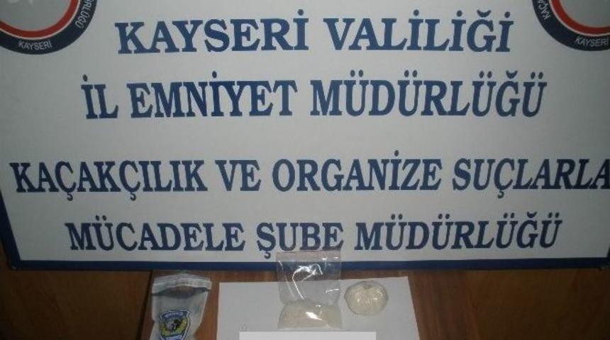 Metamfetamin Maddesini Paraya Sardı İ&ccedil; &Ccedil;amaşırına Sakladı