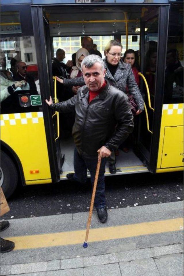 Yürüme Engellinin Metrobüs Çilesi