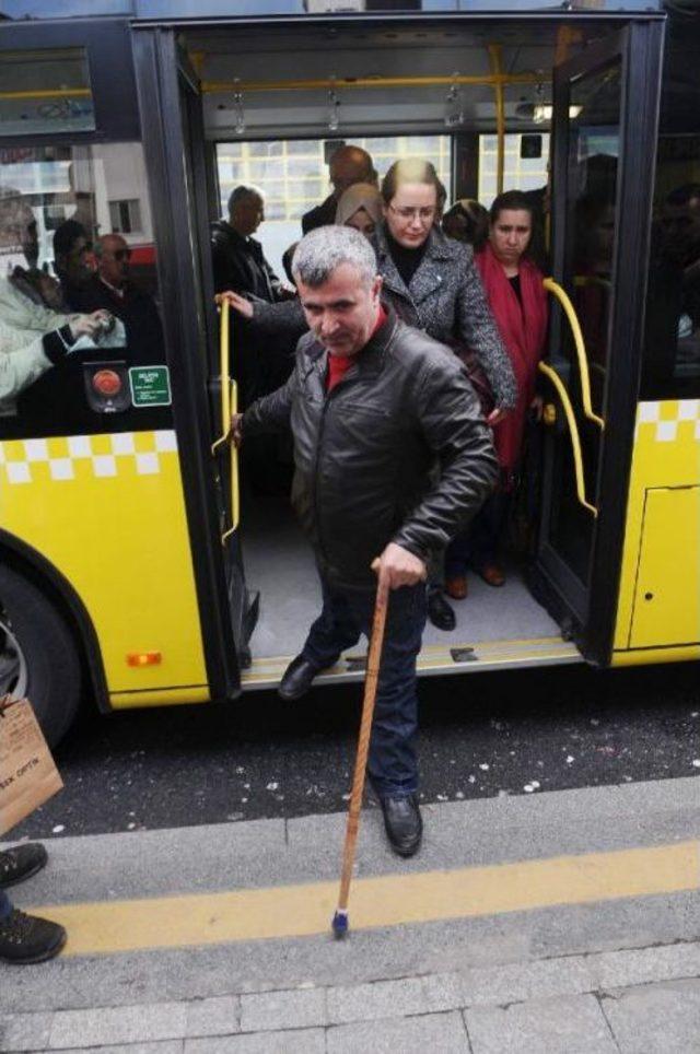 Yürüme Engellinin Metrobüs Çilesi