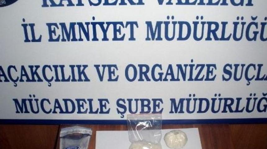 Otomobil Ve I&ccedil; &Ccedil;amaşırında Metamfetamin Ele Ge&ccedil;irilen Ş&uuml;pheli Tutuklandı