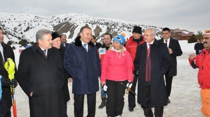 Kudaka Y&ouml;netim Kurulu &Uuml;yeleri Ergan Dağında Kayak Yaptı