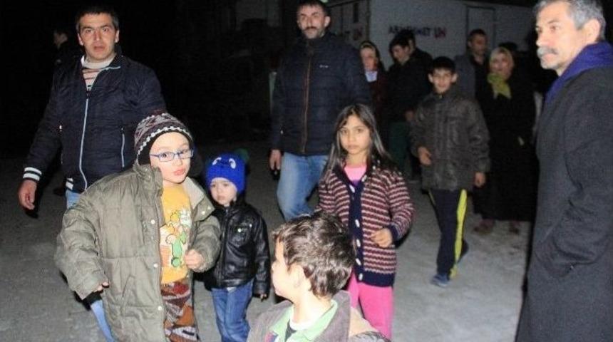 Doğal Gaz Paniği Mahalleliyi Sokağa D&ouml;kt&uuml;