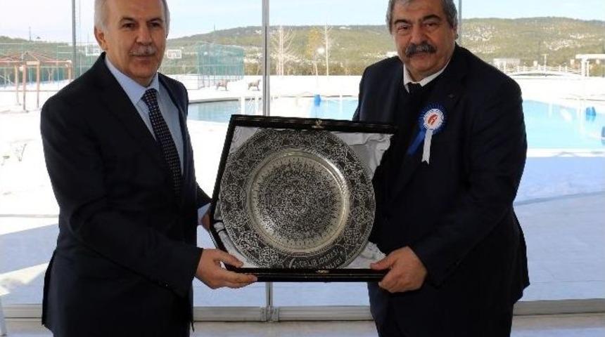 Konukoğlu Ailesi Ve Sanko&rsquo;ya Vergi Dairesi&rsquo;nden Plaket