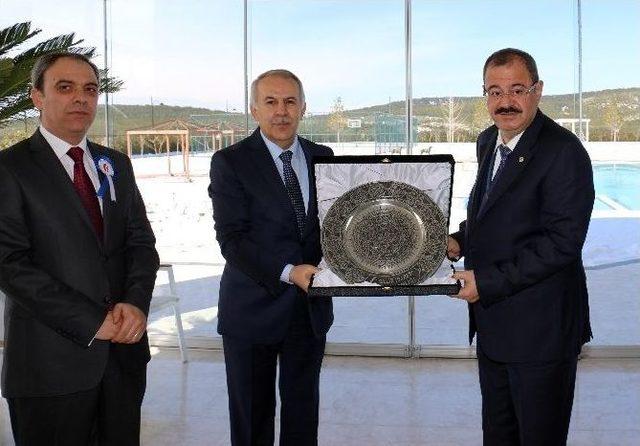 Konukoğlu Ailesi Ve Sanko’ya Vergi Dairesi’nden Plaket