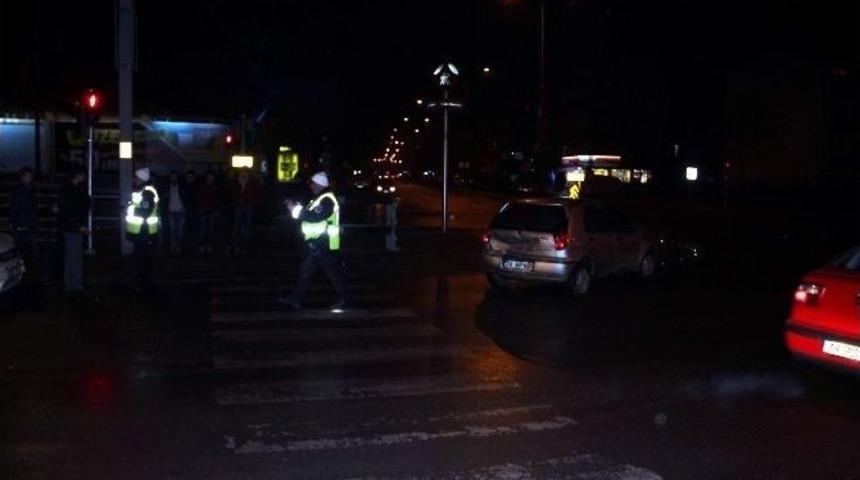 3 Otomobil &Ccedil;arpıştı: 1 Yaralı