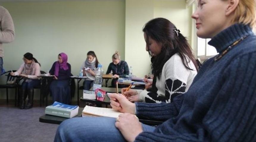 Ko-mek&rsquo;ten Yabancılara T&uuml;rk&ccedil;e Kursu