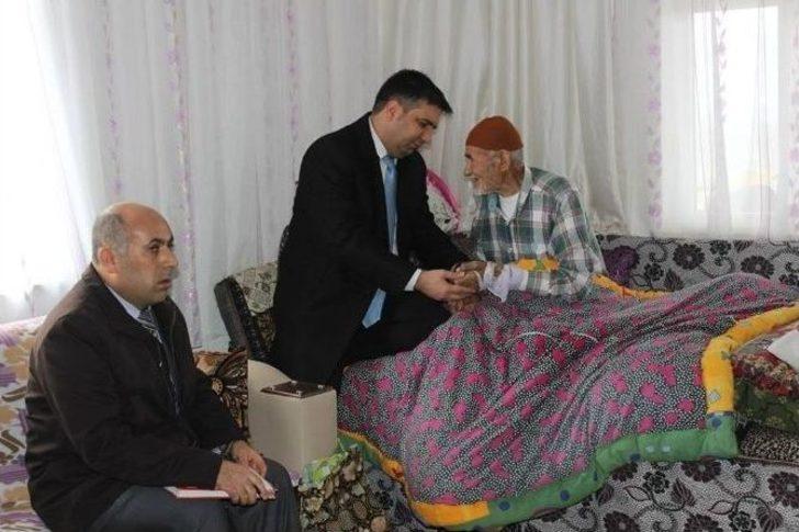 Kadışehri Kaymakamı Ali Doğan İlçedeki Yaşlıları Tek Tek Ziyaret Etti G5