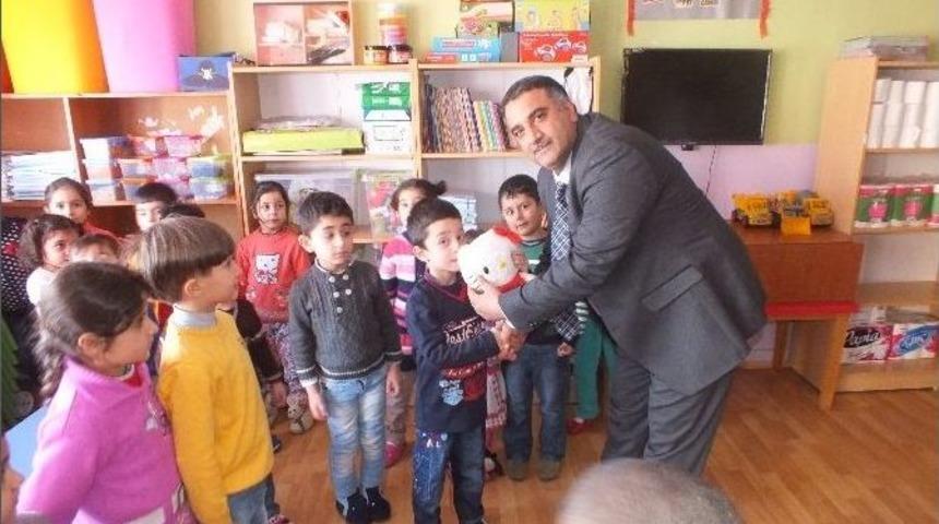 Anasınıfı &Ouml;ğretmeninden &Ouml;rnek Davranış