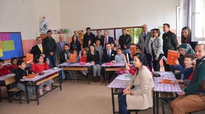 Amasya'da Gönüllü Gençler Ilkokulu Boyadı