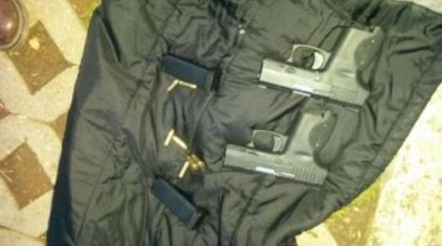 Yolcu Otob&uuml;s&uuml;nde Ruhsatsız Tabancalara G&ouml;zaltı