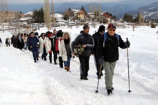 Saklıkent Yürüyüşüne 250 Doğasever Katıldı