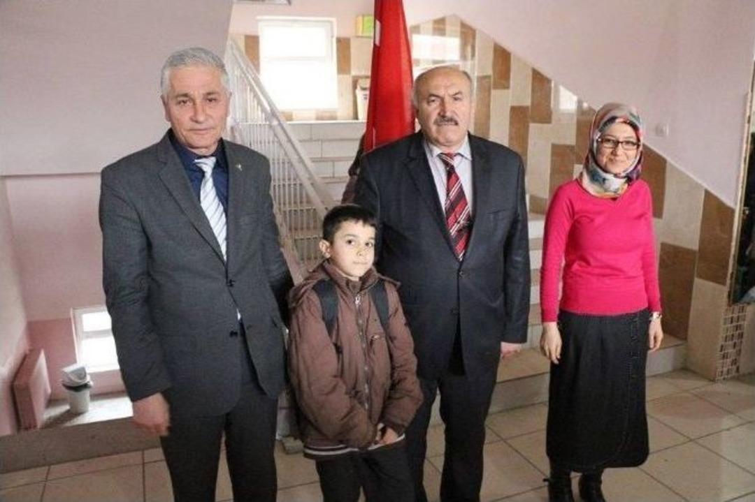 Atat&uuml;rk İlkokulunda &rsquo;soruları Biliyorum Hediyeyi Kapıyorum&rsquo; Projesi