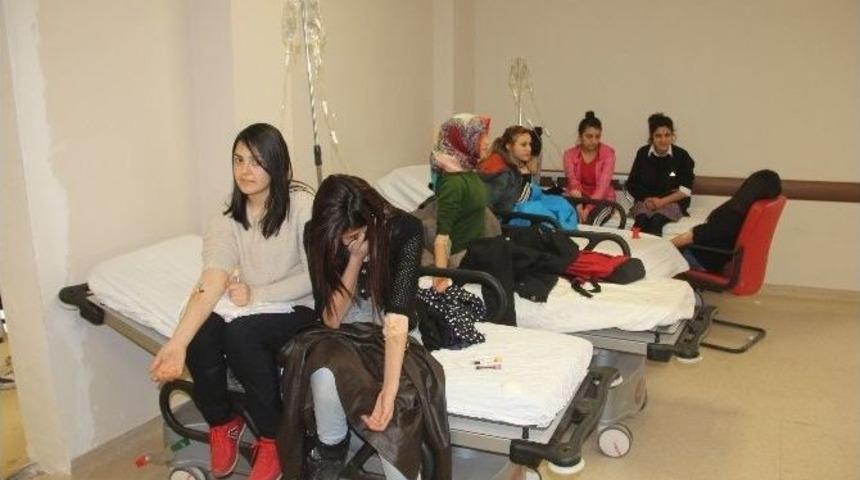 Kız &Ouml;ğrenci Yurdunda Gıda Zehirlenmesi