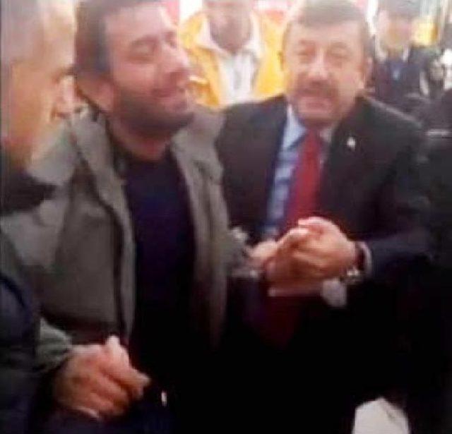 Darıca'da Intihar Girişimini Beledeye Başkanı Önledi