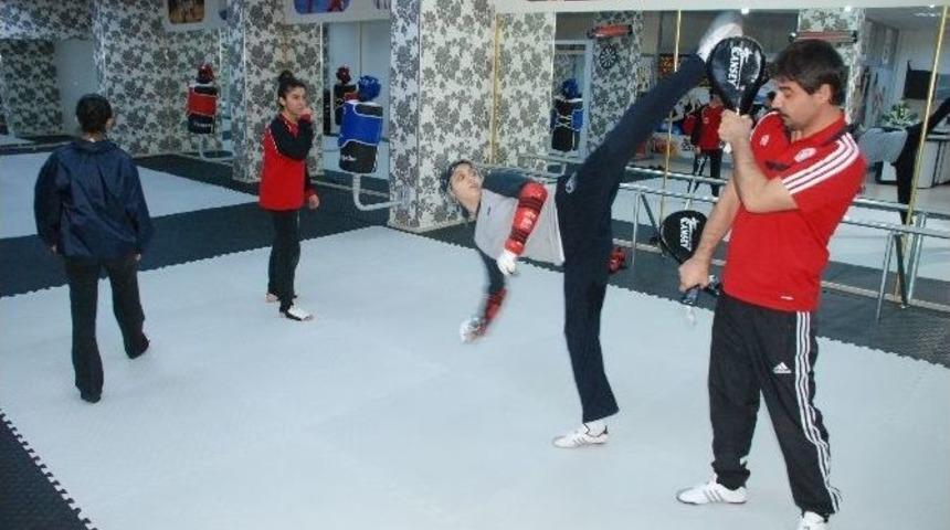 (&ouml;zel Haber) Kadınlar Şiddete Karşı D&ouml;v&uuml;ş &Ouml;ğreniyor