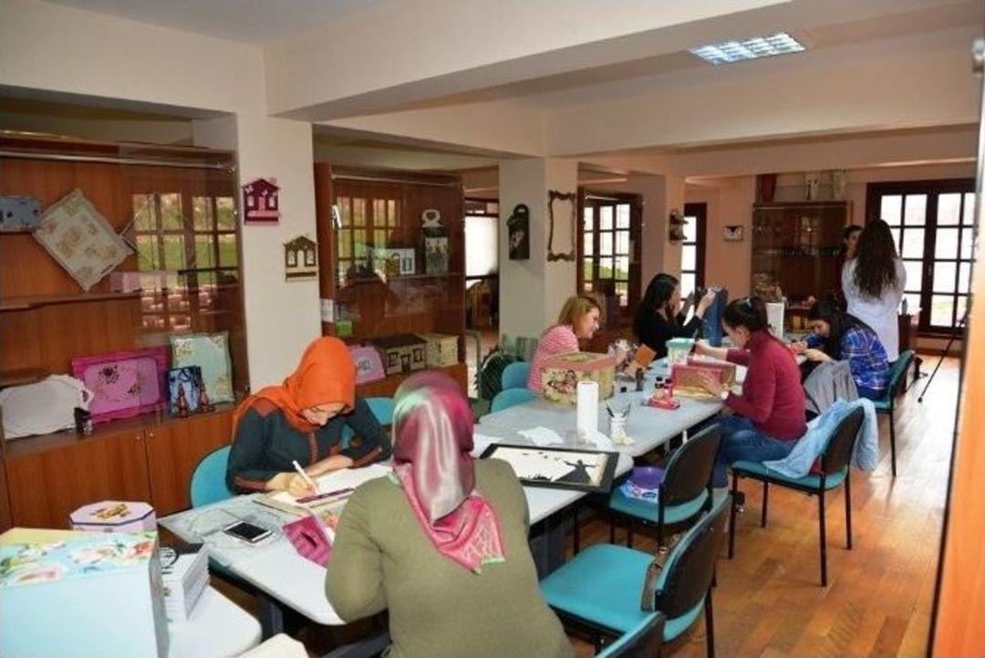 El Emeği G&ouml;z Nuru &Uuml;r&uuml;nler Sultanların Ellerinde Hayat Buluyor