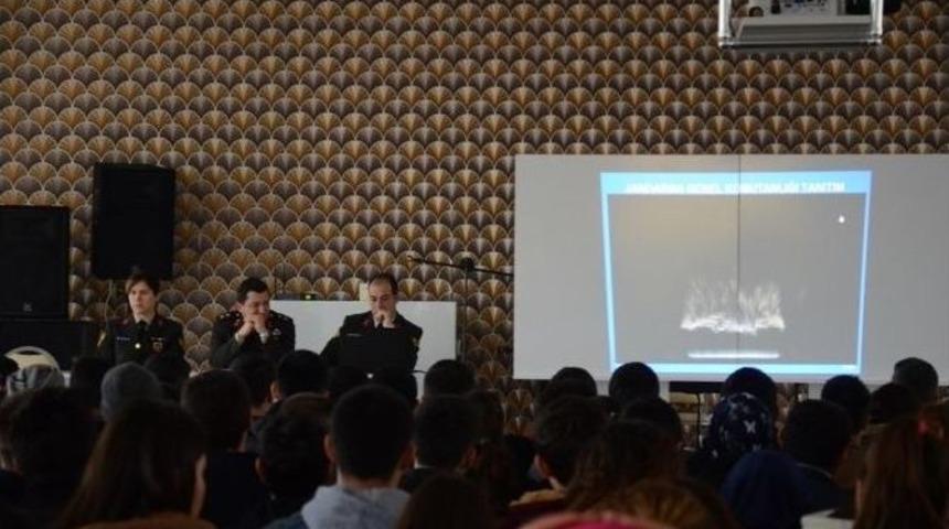 Elmalı Myo &Ouml;ğrencilerine Astsubaylık Semineri Verildi