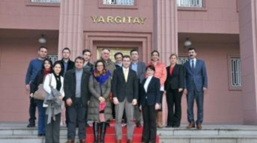 İzmir &Uuml;niversiteli Hukuk&ccedil;ulardan Ankara &Ccedil;ıkarması