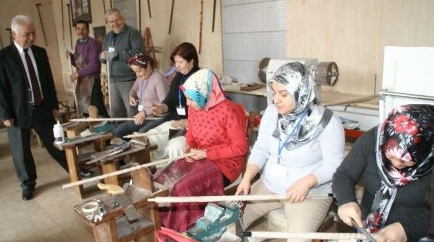 Devrek&rsquo;te Baston Yapım Kursu B&uuml;y&uuml;k İlgi G&ouml;r&uuml;yor