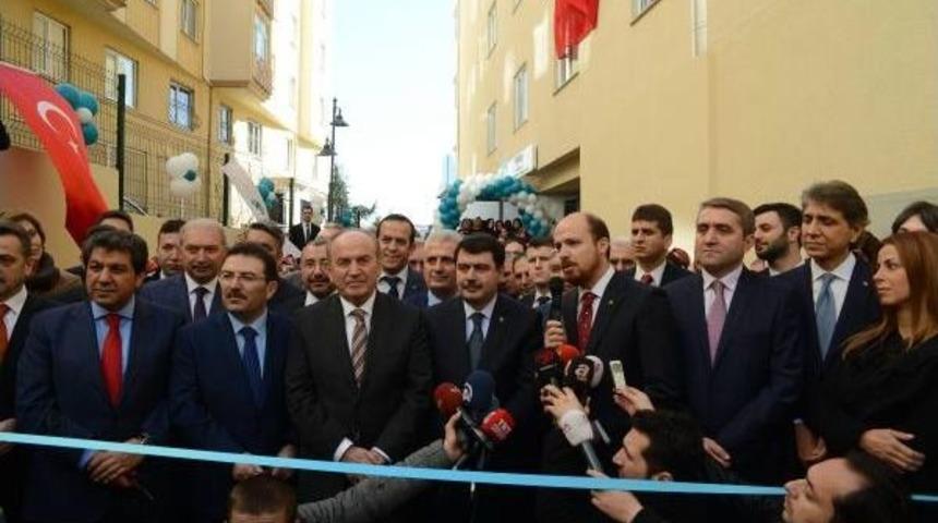 Vali Konuşmaya Hazırlanırken Sunucu Bilal Erdoğan'ı  Anons Etti....