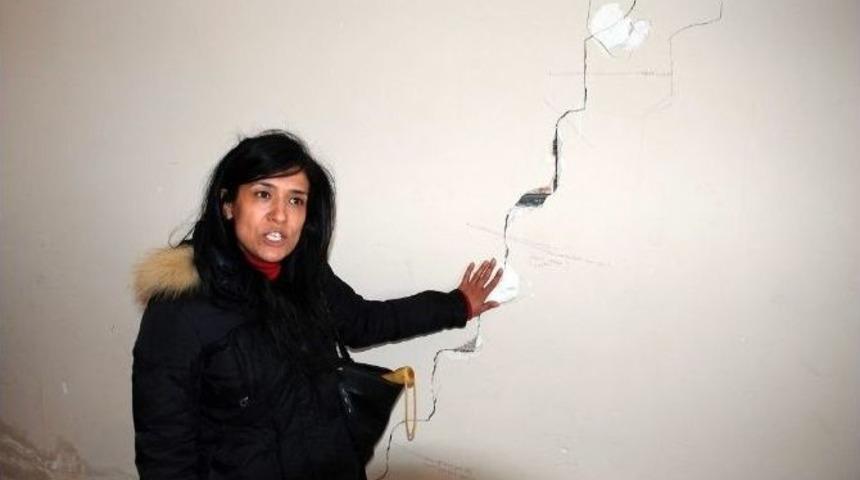 Evleri &Ccedil;atlayan Vatandaşlar Tedirgin