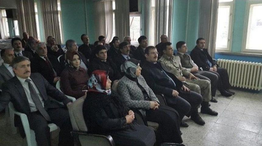 Velilere Ergenlik D&ouml;nemindeki &Ccedil;ocuklar İ&ccedil;in Seminer D&uuml;zenlendi