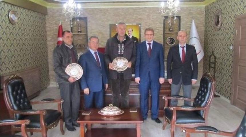 Kuluncak&rsquo;ta Vergi Rekortmenlerine Plaket Verildi