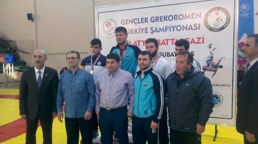 Akhisarlı G&uuml;reş&ccedil;i T&uuml;rkiye Şampiyonu Oldu