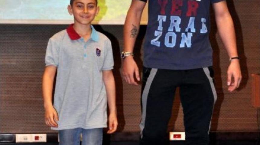 Trabzonsporlu Futbolcular Podyumda