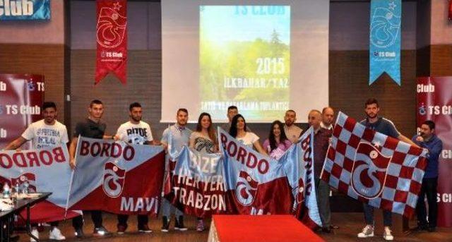 Trabzonsporlu Futbolcular Podyumda