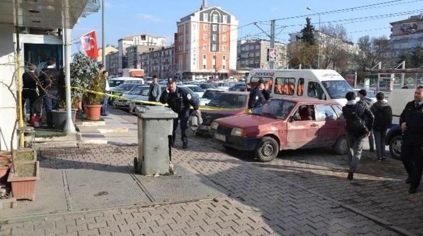 Otomobilin Lastiği Bomba Gibi Patladı: 1 Yaralı