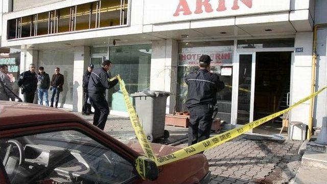 Otomobilin Lastiği Bomba Gibi Patladı: 1 Yaralı