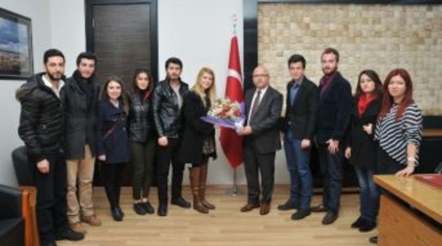 Ak&uuml; Uluslararası Ticaret Ve Finansman Kul&uuml;b&uuml; &Ouml;ğrencilerinden Başkan &Ccedil;oban&rsquo;a Ziyaret