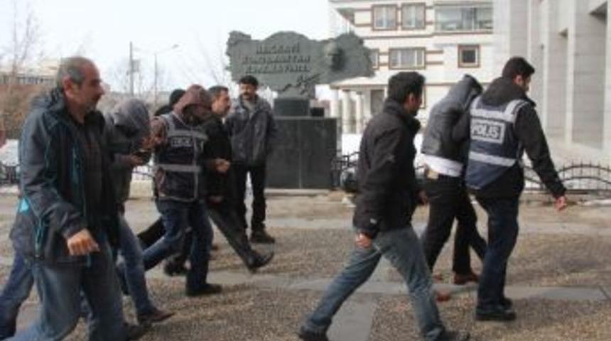 Adliyeye Sevk Edilen 2 Kişiden 1&rsquo;i Tutuklandı