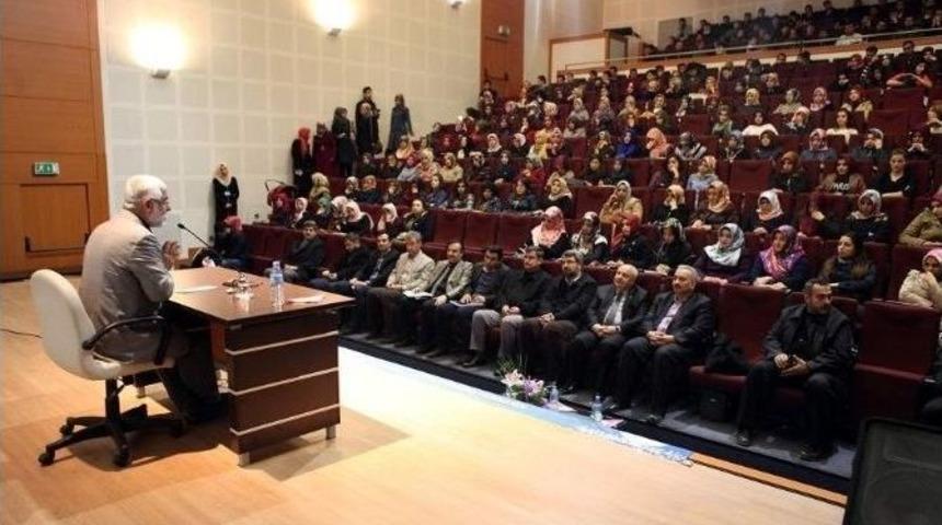 &ldquo;gen&ccedil;lik Ve Maneviyat&rdquo; Konferansı D&uuml;zenlendi