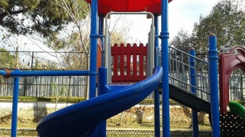 Efeler&rsquo;deki Oyun Parkları Artık Daha G&uuml;venli