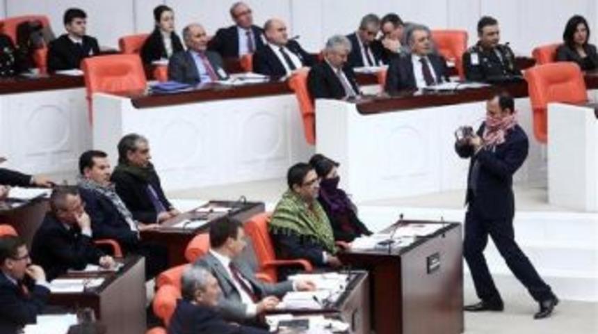 Hdp Deputies Wear Poşu At Parliament To Protest Security Bill