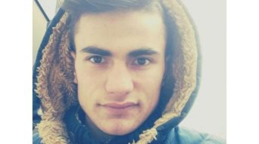 18 Yaşındaki Gen&ccedil; Kalp Krizinden &Ouml;ld&uuml;