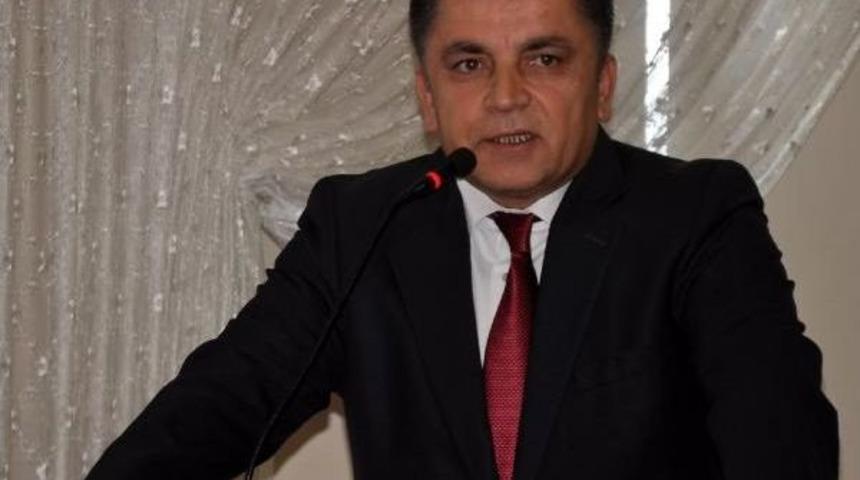 Vali Yardımcısından Sunucuya Protokol Uyarısı