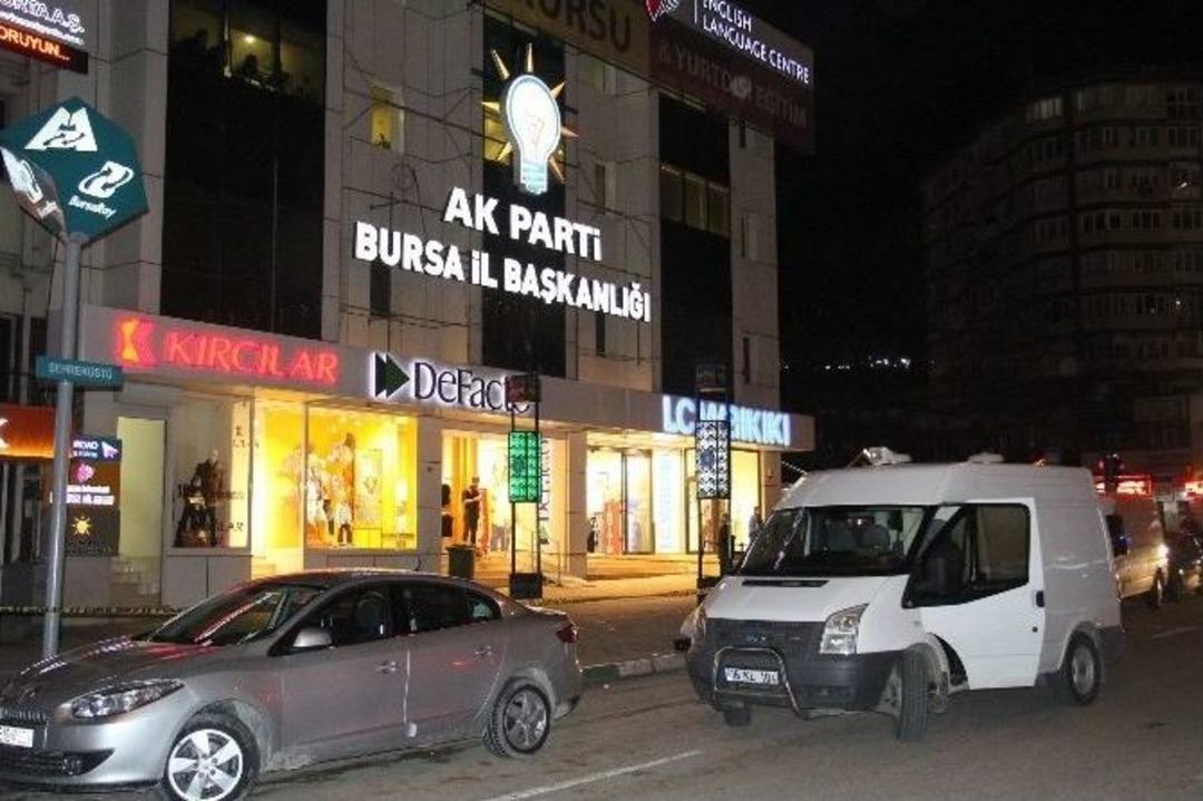 Ak Parti &Ouml;n&uuml;nde Ş&uuml;pheli &Ccedil;anta Paniği