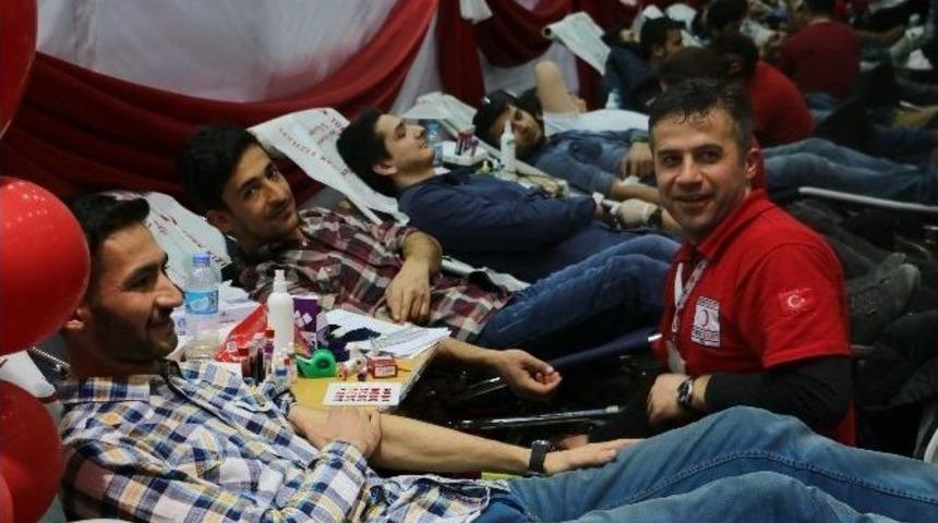 Kb&uuml;&rsquo;den Bir G&uuml;nde 2071 &Uuml;nite Kan Toplandı