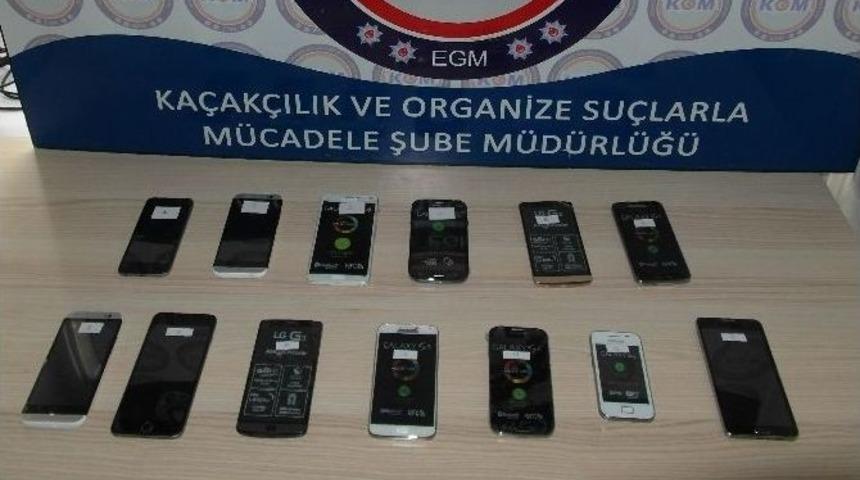 Elazığ&rsquo;da Ka&ccedil;ak Sigara Ve Cep Telefon Operasyonu